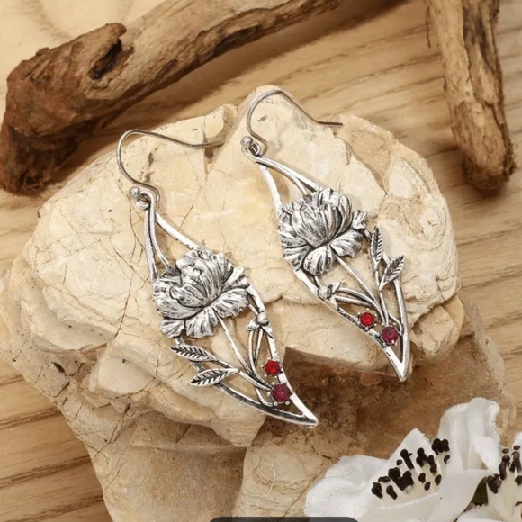 WORLD MARKET WILDFLOWER/ GEMSTONE DETAIL DANGLE EARRINGS - Picture 5 of 7